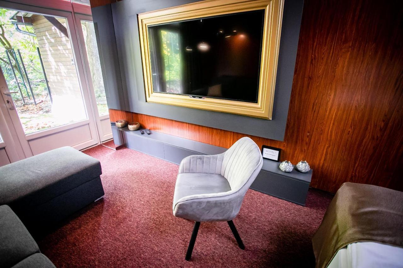 Motel1- A Megfizetheto Luxus! Dunaujvaros Ngoại thất bức ảnh