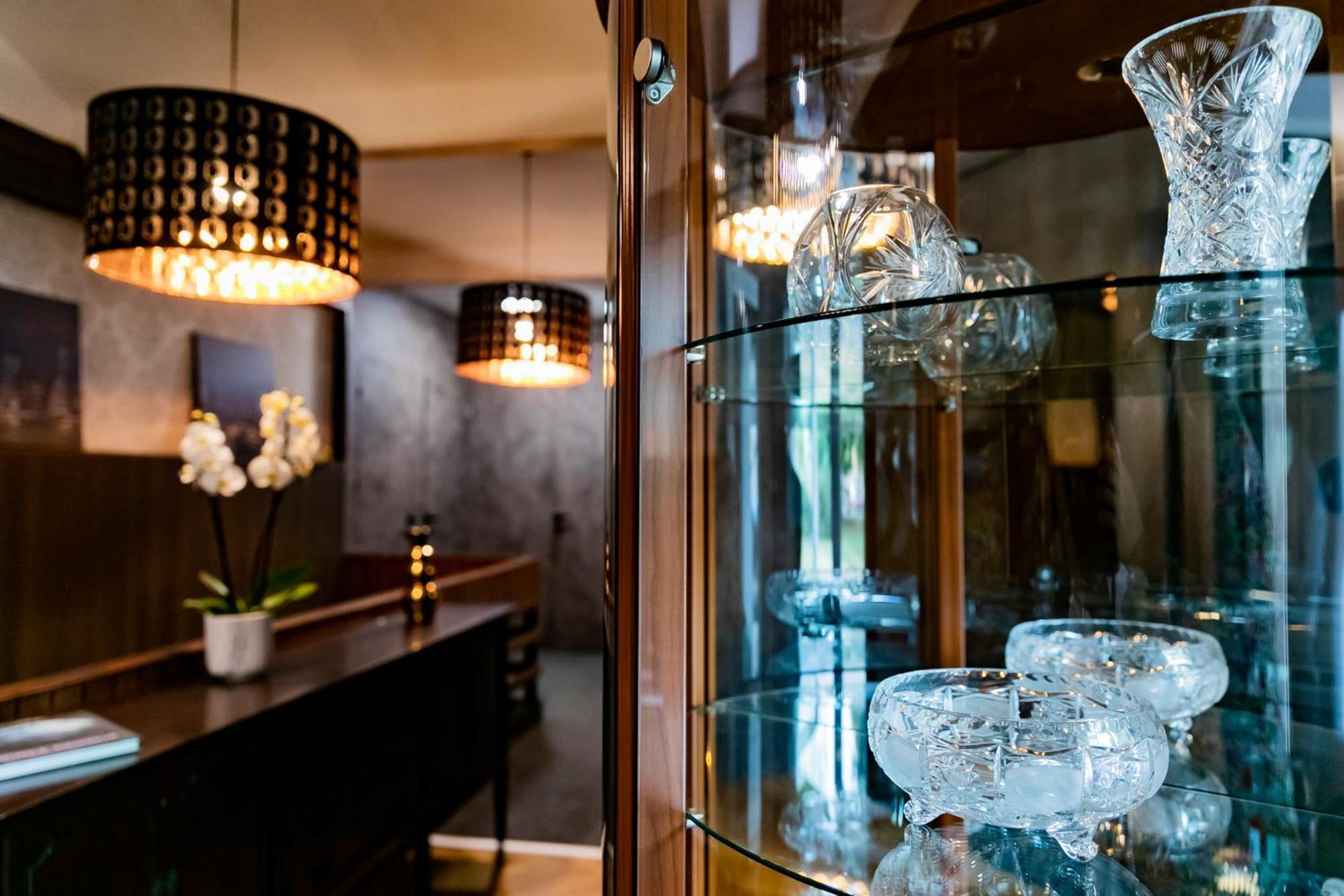 Motel1- A Megfizetheto Luxus! Dunaujvaros Ngoại thất bức ảnh
