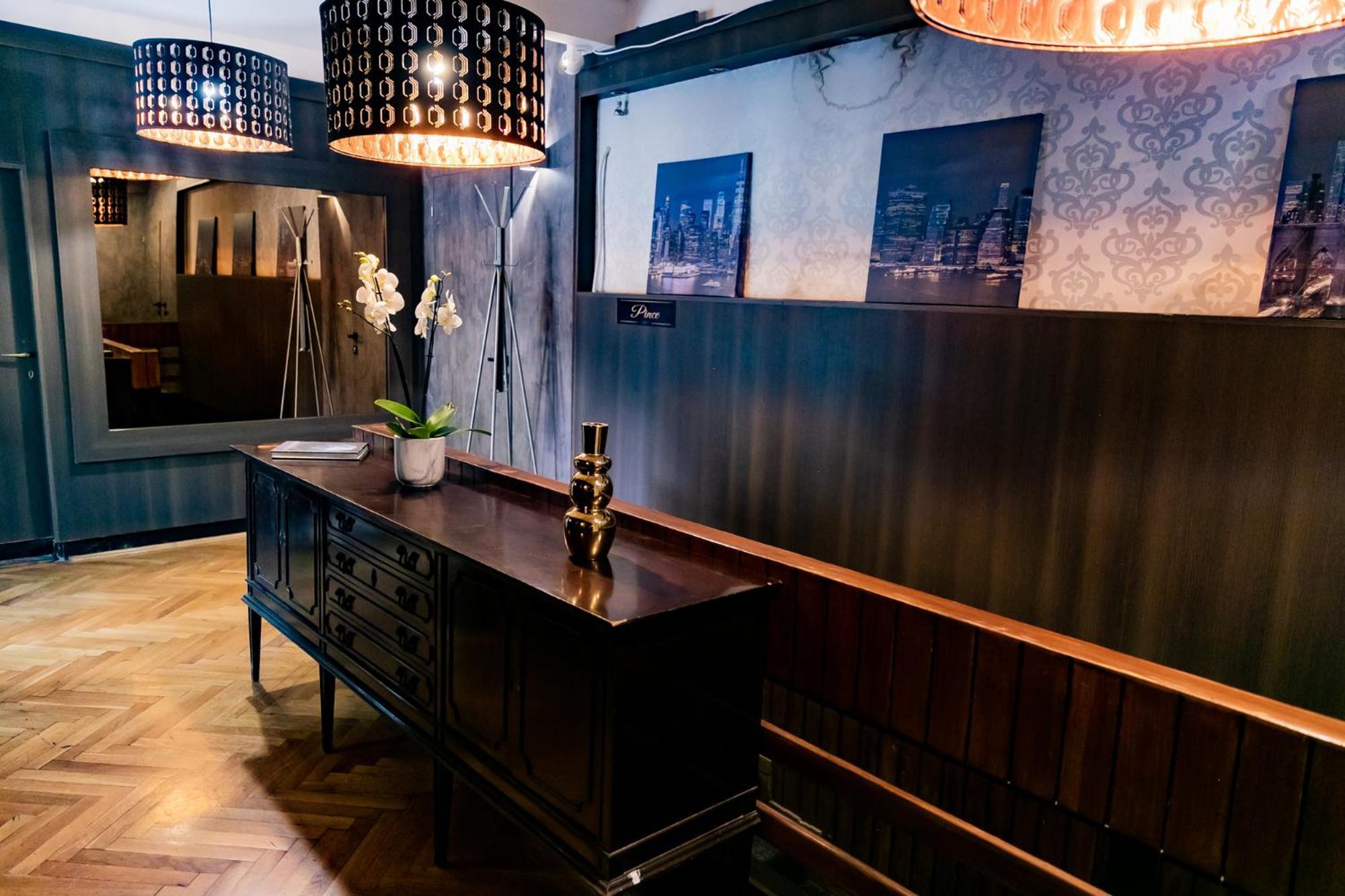 Motel1- A Megfizetheto Luxus! Dunaujvaros Ngoại thất bức ảnh