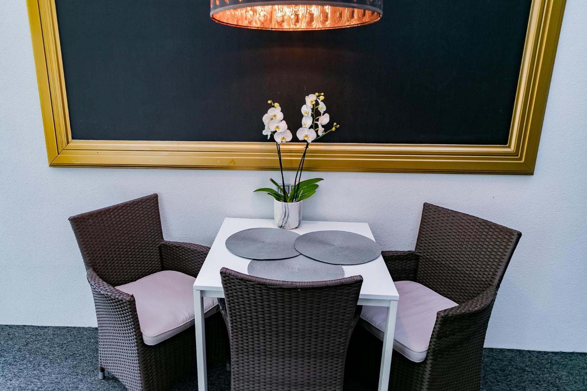 Motel1- A Megfizetheto Luxus! Dunaujvaros Ngoại thất bức ảnh