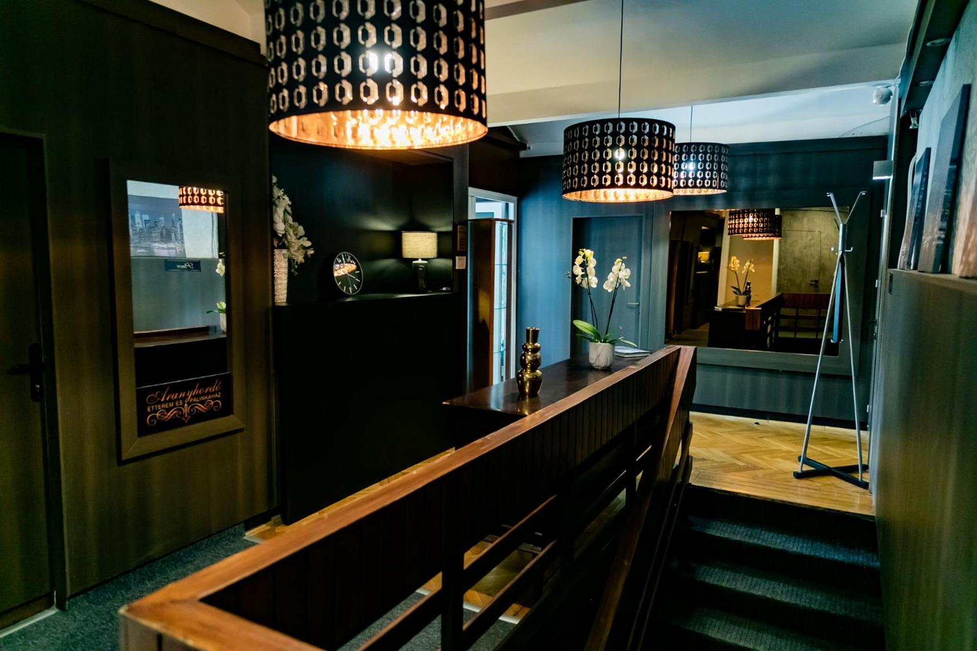 Motel1- A Megfizetheto Luxus! Dunaujvaros Ngoại thất bức ảnh