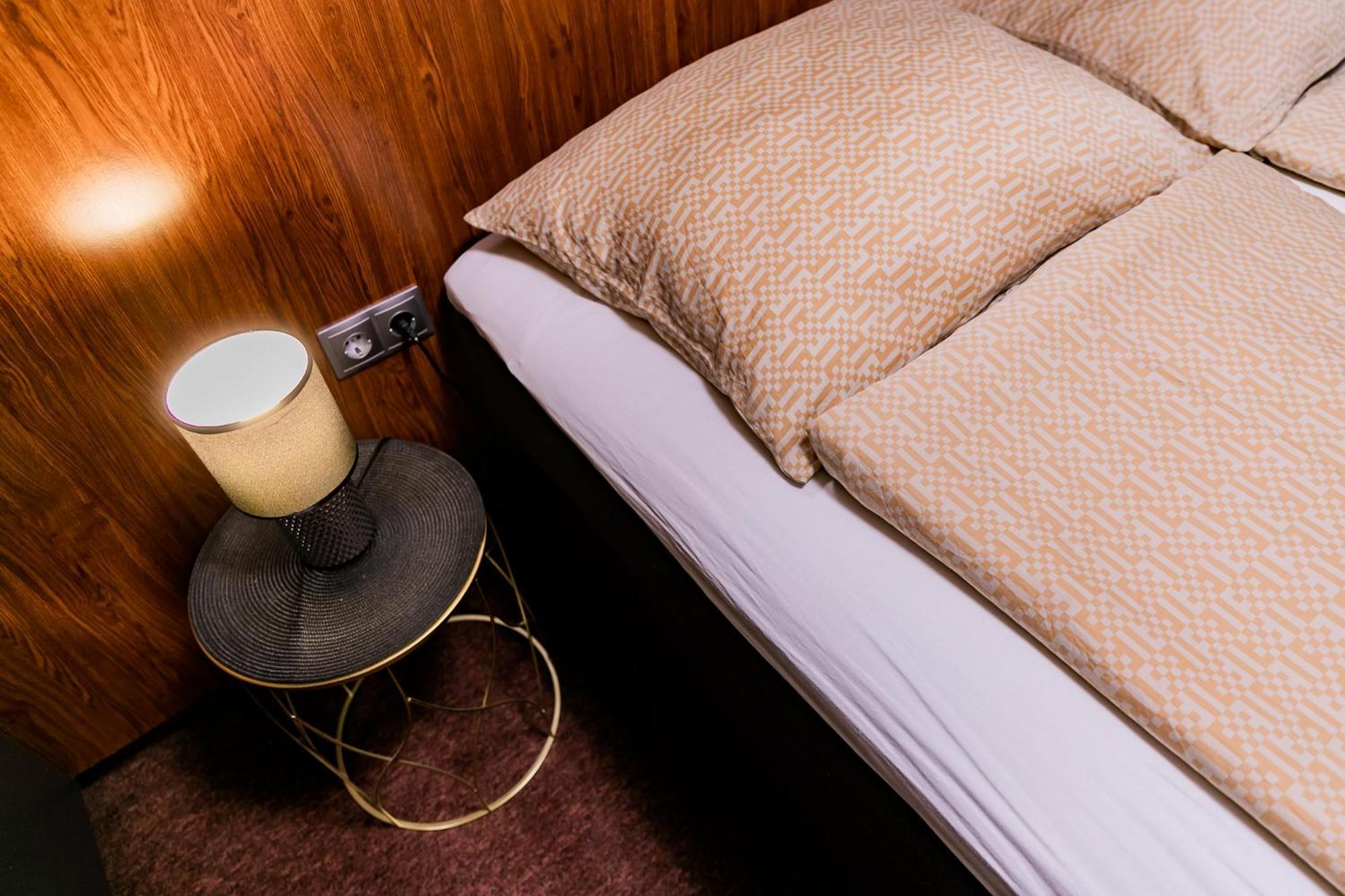 Motel1- A Megfizetheto Luxus! Dunaujvaros Ngoại thất bức ảnh