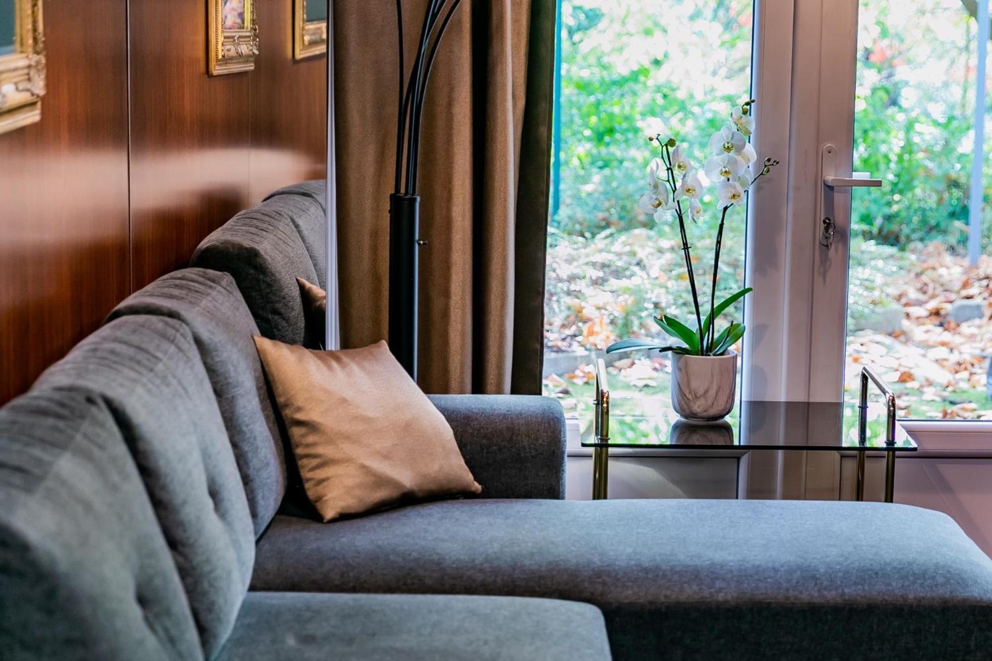 Motel1- A Megfizetheto Luxus! Dunaujvaros Ngoại thất bức ảnh
