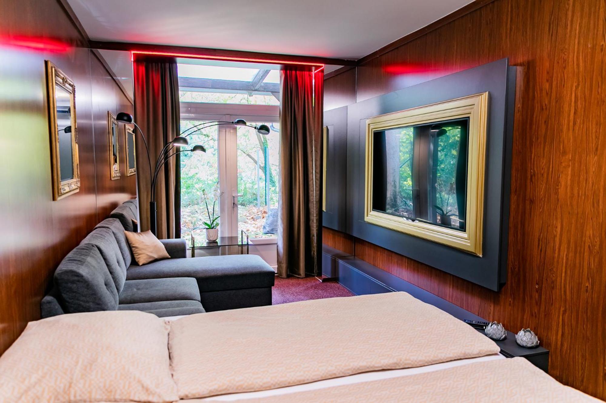 Motel1- A Megfizetheto Luxus! Dunaujvaros Ngoại thất bức ảnh