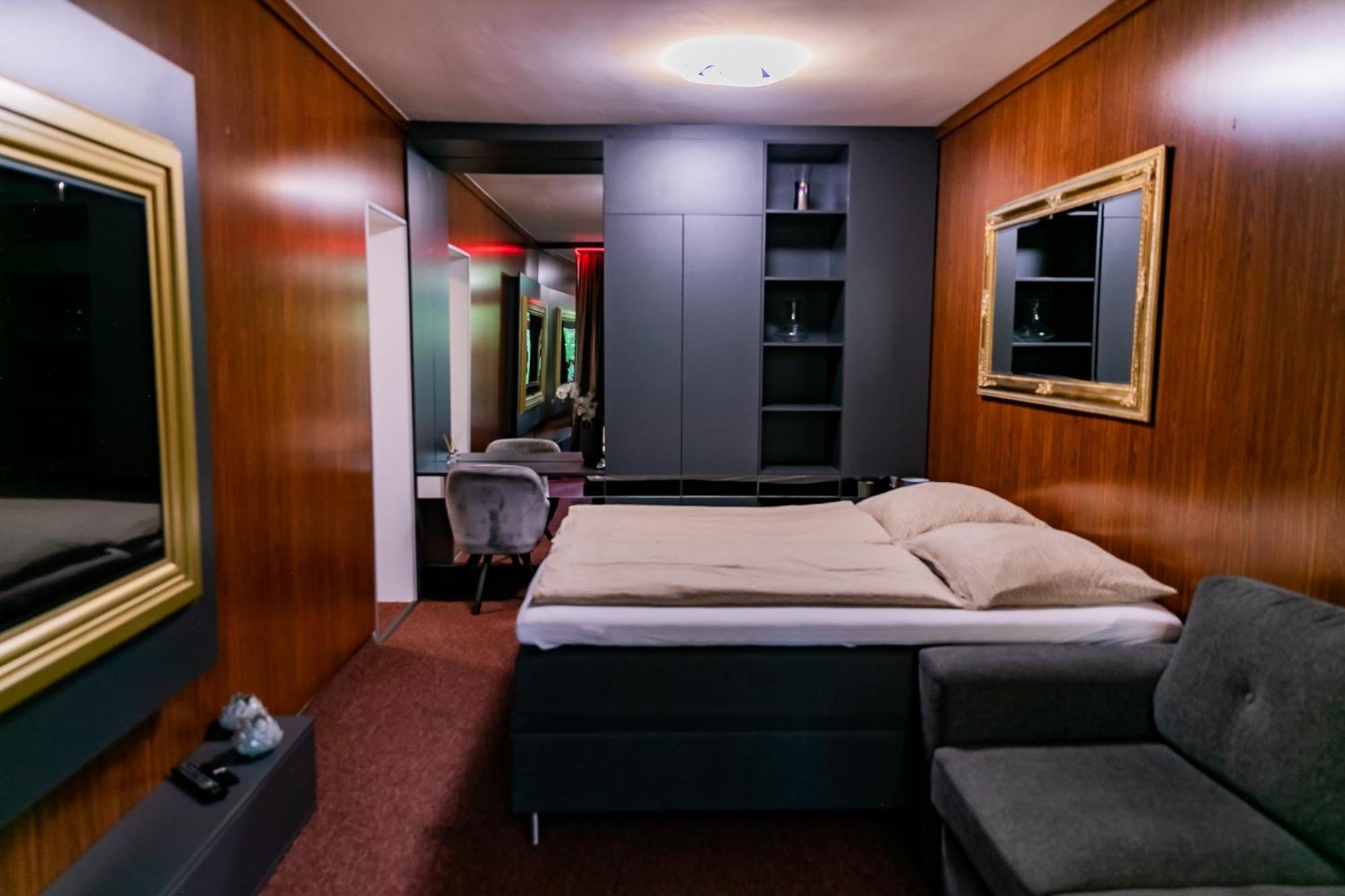 Motel1- A Megfizetheto Luxus! Dunaujvaros Ngoại thất bức ảnh