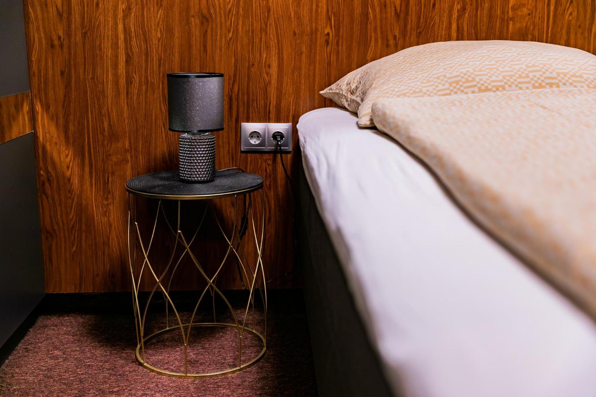 Motel1- A Megfizetheto Luxus! Dunaujvaros Ngoại thất bức ảnh