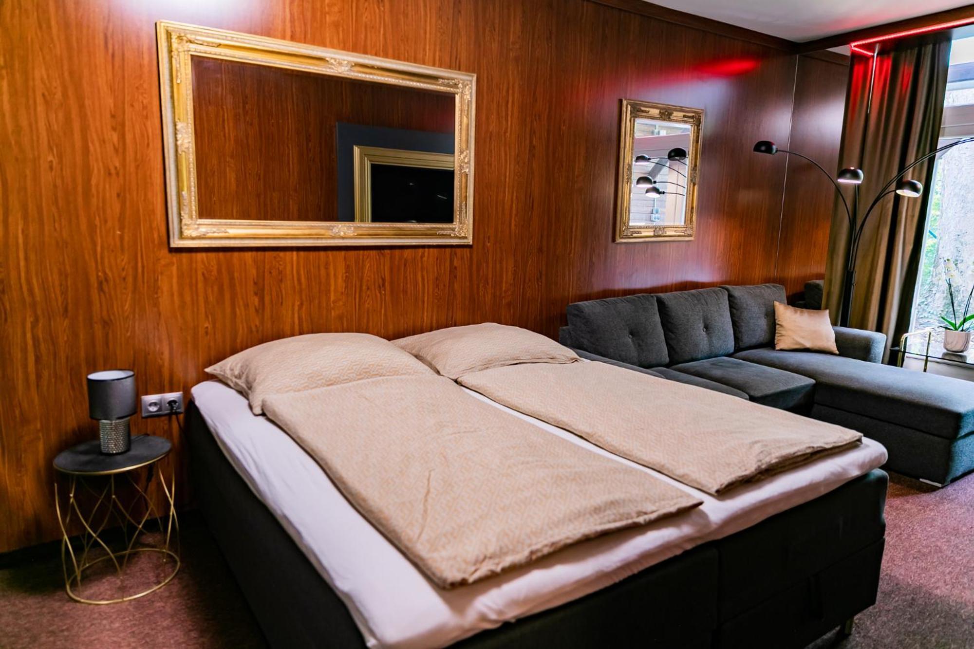 Motel1- A Megfizetheto Luxus! Dunaujvaros Ngoại thất bức ảnh