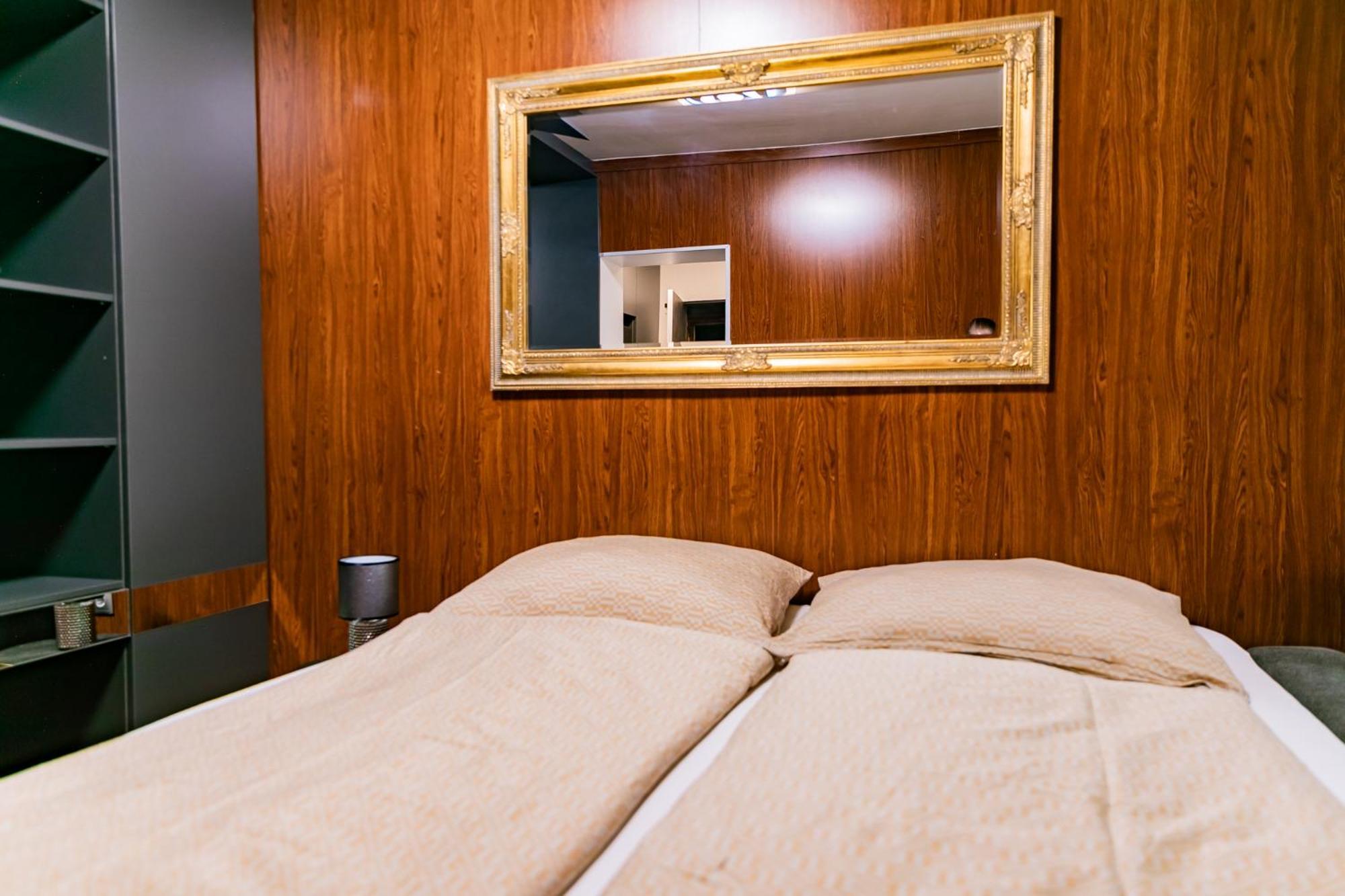 Motel1- A Megfizetheto Luxus! Dunaujvaros Ngoại thất bức ảnh