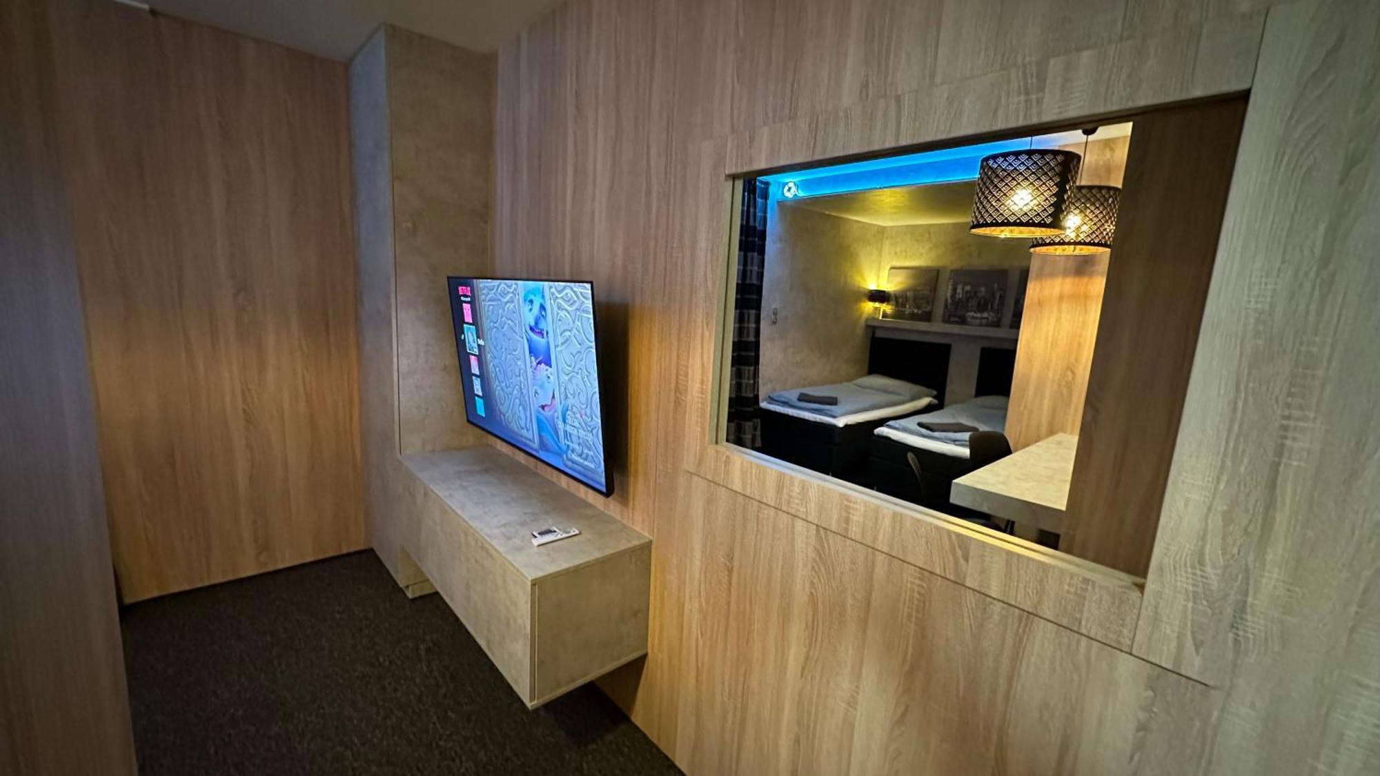 Motel1- A Megfizetheto Luxus! Dunaujvaros Ngoại thất bức ảnh